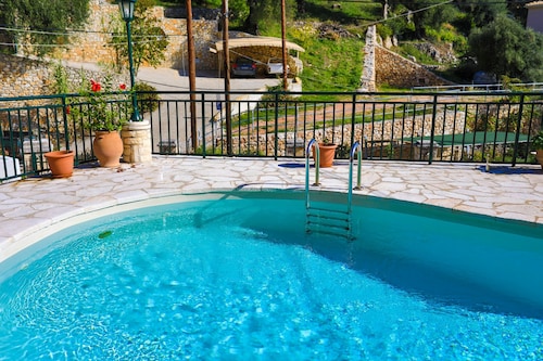 Kaminaki Villas Dora: Haus mit 2 Schlafzimmern und Gemeinschaftspool in Kaminaki, 100 m vom Strand entfernt