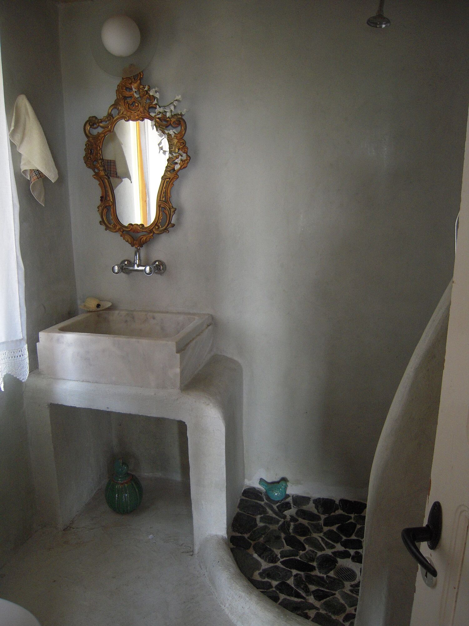 a renovated house of 200 m2, in 3 floors, 8 km from the seaside