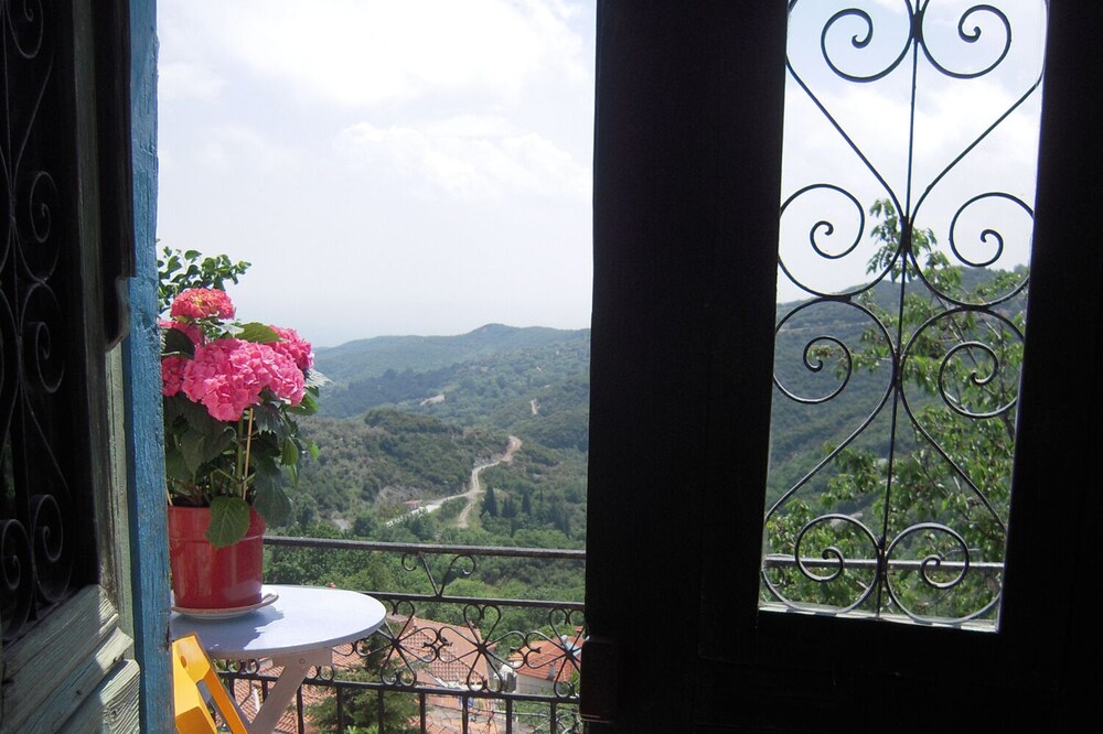 a renovated house of 200 m2, in 3 floors, 8 km from the seaside