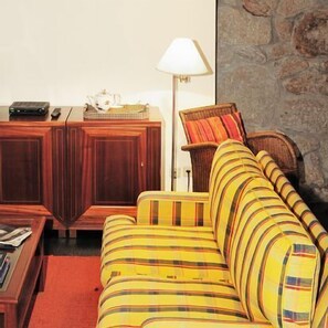 Smart-TV, Kamin, Bücher