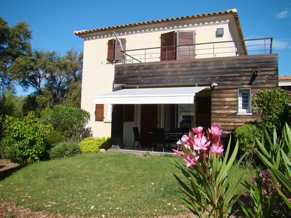 A two-story house with a patio and a covered outdoor seating area. - Luxury mini villa with garden & swimming pool in residence, 800m from the beach (Zonza)