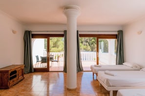 6 Schlafzimmer, Bügeleisen/Bügelbrett, kostenloses WLAN, Bettwäsche