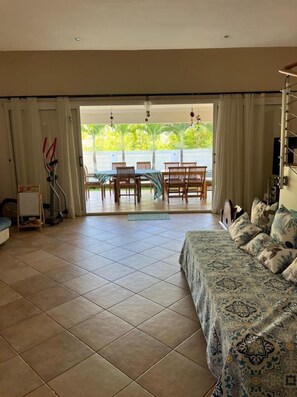 تلفزيون ذكي، مشغل دي في دي، ستيريو