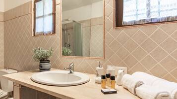 Doccia, asciugacapelli, bidet, asciugamani