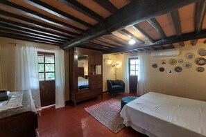 4 slaapkamers, een strijkplank/strijkijzer, wifi, beddengoed