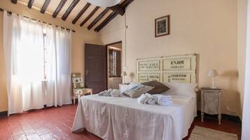 4 Schlafzimmer, BĂŒgeleisen/BĂŒgelbrett, WLAN, BettwĂ€sche