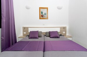 2 bedrooms, iron/ironing board, free WiFi