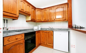 Kühlschrank, Ofen, Herdplatte, Toaster