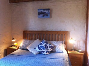 2 bedrooms, iron/ironing board, travel cot, free WiFi