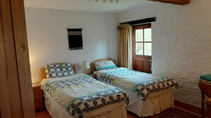 2 habitaciones, tabla de planchar con plancha y cuna de viaje 