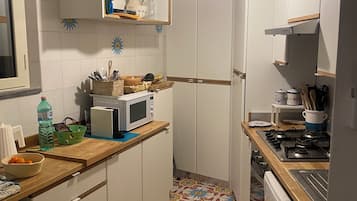 冰箱、微波炉、烤箱、炉灶