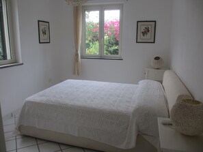 2 عدّة غرف نوم ومكواة/لوح كي وسرير سفر وواي فاي مجانًا