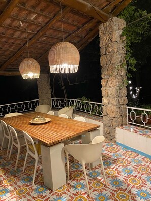 Outdoor dining