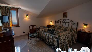 2 bedrooms, in-room safe, desk, iron/ironing board