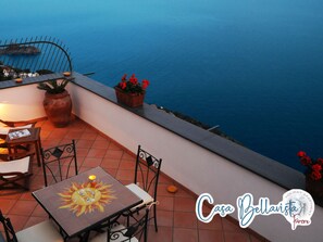 屋外ダイニングエリア