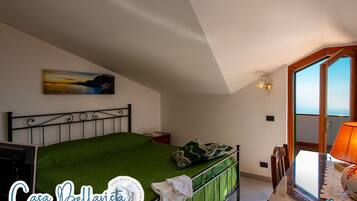 2 bedrooms, in-room safe, desk, iron/ironing board