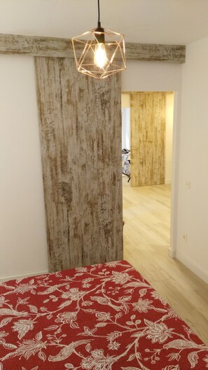2 bedrooms, iron/ironing board, bed sheets
