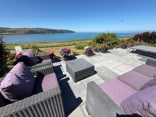 3-bed holiday cottage with spectacular sea views