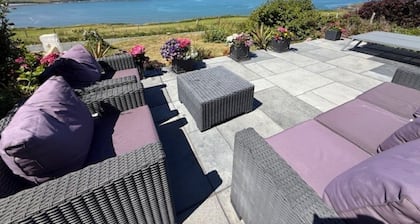 3-bed holiday cottage with spectacular sea views