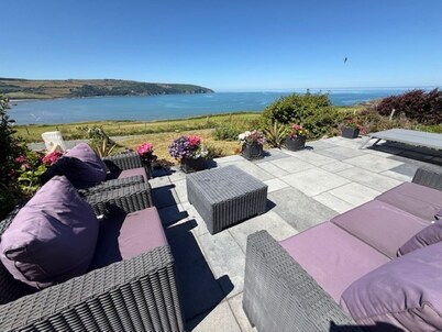 3-bed holiday cottage with spectacular sea views