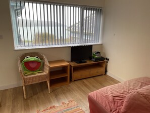 3 slaapkamers, een strijkplank/strijkijzer, reisbedje, gratis wifi