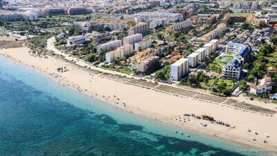 Elegante y nuevo apartamento cerca de la playa de arena, el puerto de Denia y de la ciudad.