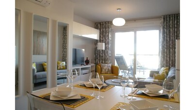 Elegante y nuevo apartamento cerca de la playa de arena, el puerto de Denia y de la ciudad.