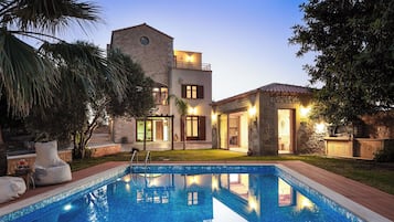 Udendørs pool, liggestole