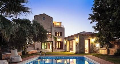Saridakis Villa, a multi-generational Retreat