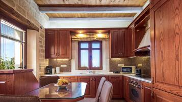 Køleskab, mikrobølgeovn, ovn, kogeplade