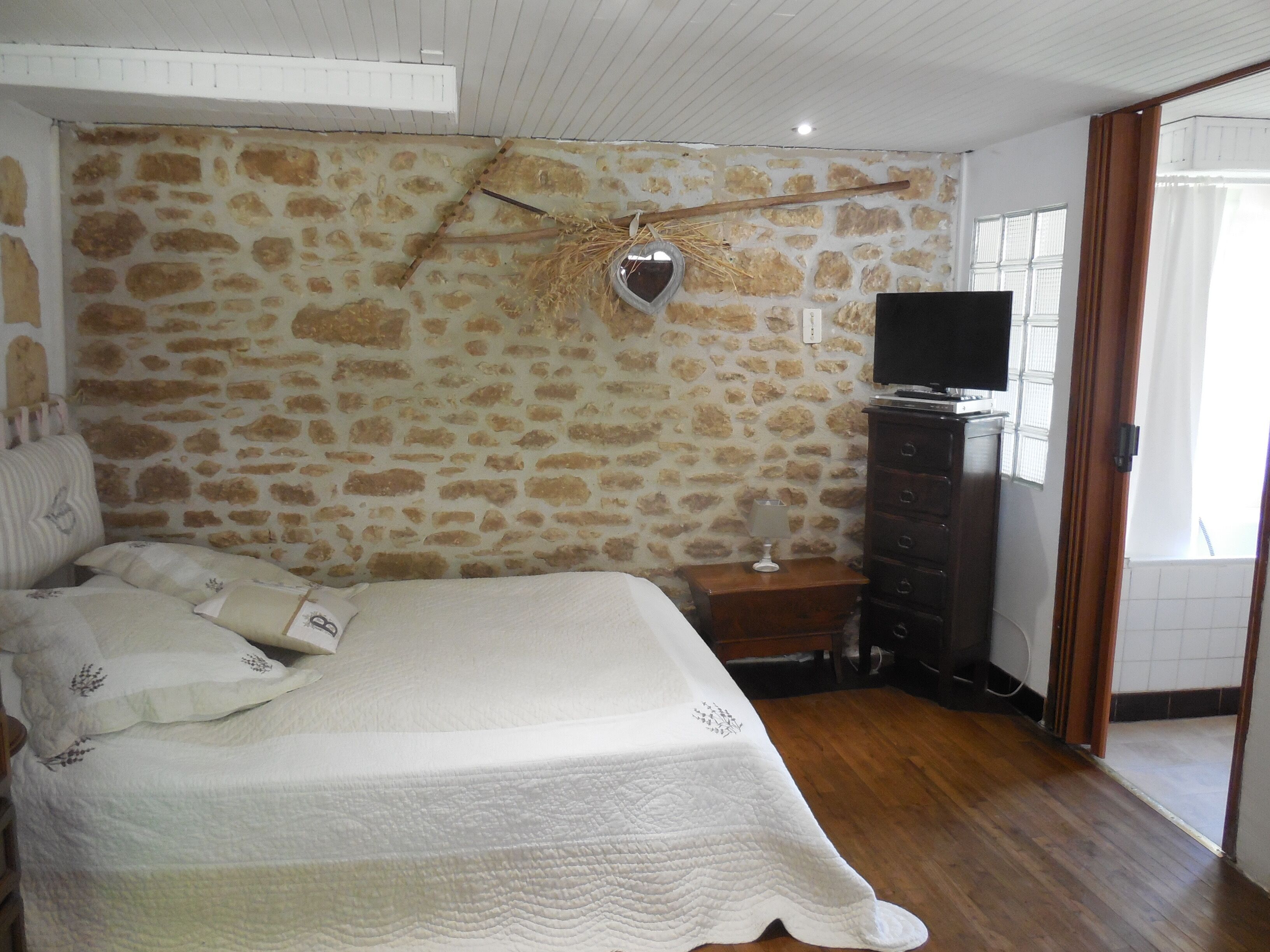 1 chambre, fer et planche à repasser, lit parapluie, Wi-Fi gratuit