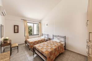 3 bedrooms, iron/ironing board, free WiFi, bed sheets