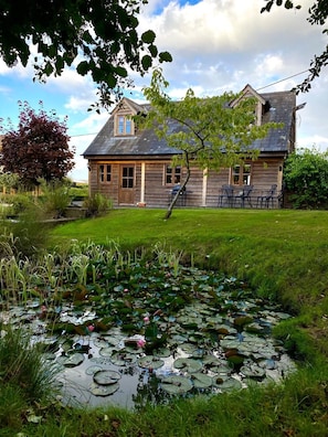 Exterior - Rural Cotswold Cottage in grounds of beautiful Nell House (Hannington)