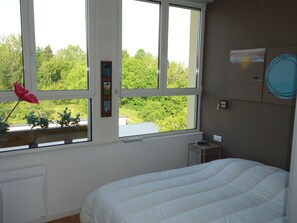 4 bedrooms, iron/ironing board, WiFi