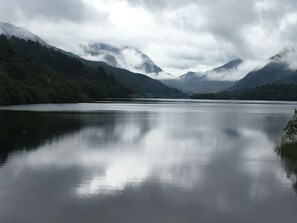Pool - Snug, centrally Cottage With Enviable Lake and Snowdon Massif  Views. (Caernarfon)