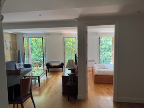 1 slaapkamer, een strijkplank/strijkijzer, gratis wifi, beddengoed