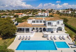 Exterior - Vivenda Salgados - Fabulous 6 bedroom villa close to Albufeira, golf and beaches (Guia)