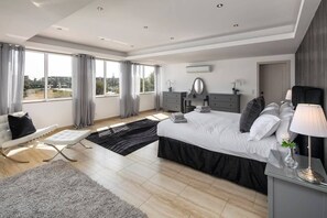 6 chambres, fer et planche à repasser, Wi-Fi, draps fournis