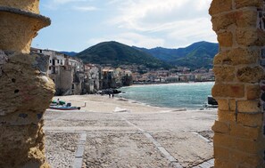 Beach nearby - Lovely Apartment In The Historical Center Of Cefalu at 150 mt from the beach (Cefalù)