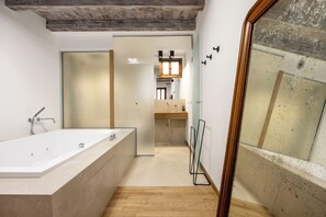 Bathtub, hair dryer, bidet, towels