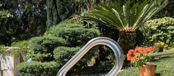 House 7 minutes walk from the beach with garden and pool