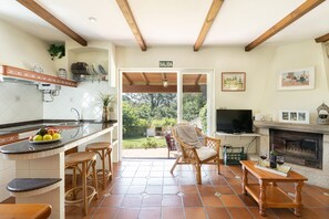 Interior - House 7 minutes walk from the beach with garden and pool (La Coruña)