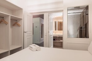 4 bedrooms, in-room safe, iron/ironing board, travel cot