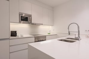 Frigorífic, microones, forn i placa de cuina
