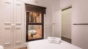 4 chambres, coffres-forts dans les chambres, fer et planche Ă repasser