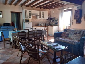 TV, fireplace, DVD player, books - Nice typical house in french counrtyside, ideal for resting holidays in family! (Tintury)