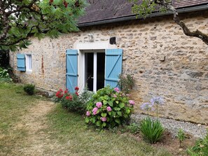 Exterior detail - Nice typical house in french counrtyside, ideal for resting holidays in family! (Tintury)