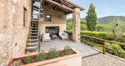 La Camelia - stylish Tuscan farmhouse with cascading pool near Lucca