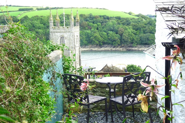 Breakfast watching the River