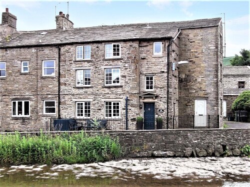 Cosy, traditional cottage overlooking waterfalls, Gayle, Hawes, Yorkshire Dales.